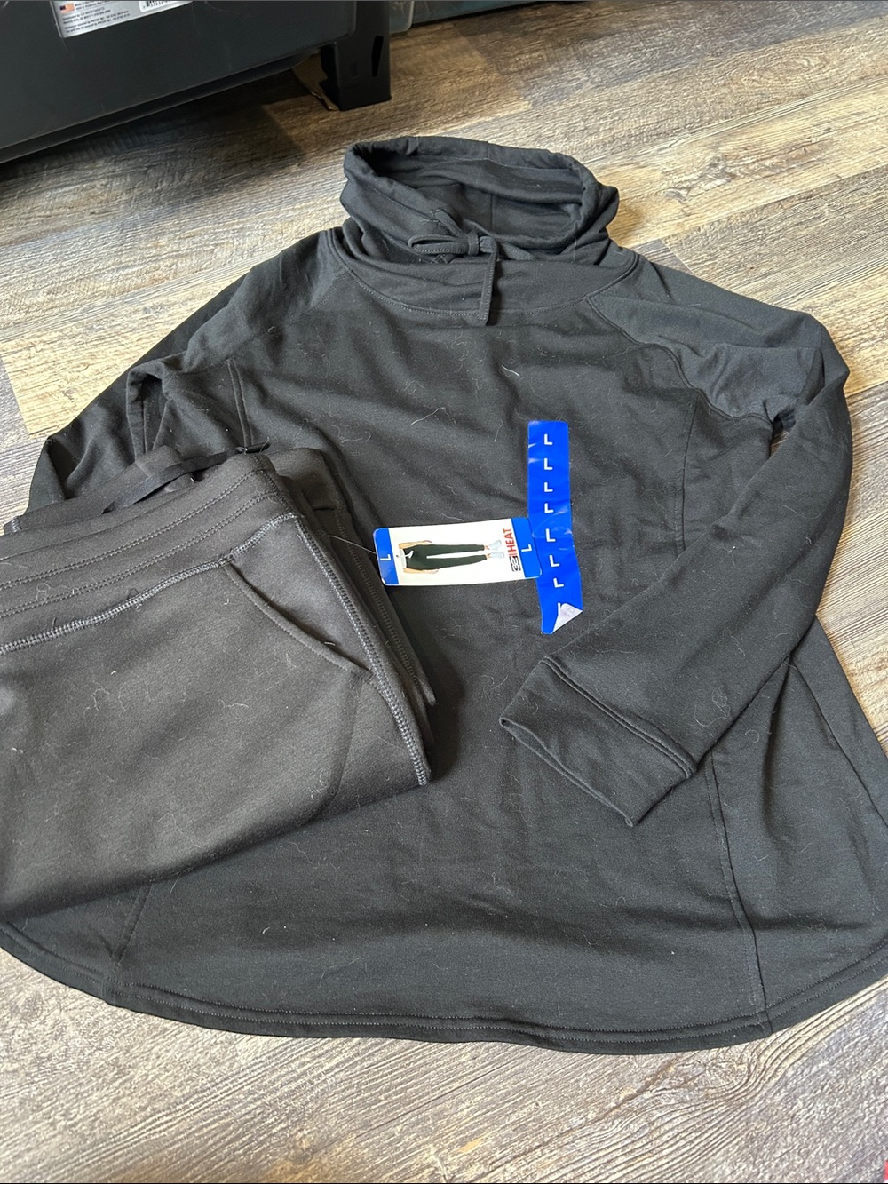 NWT Black Fleece sweat suit top and bottoms- 32 degrees size L
